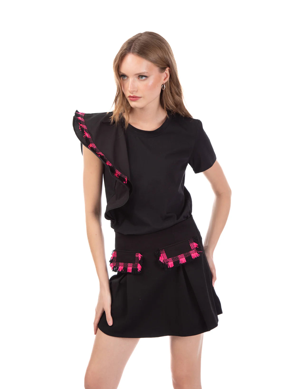 T-shirt con volant e frange