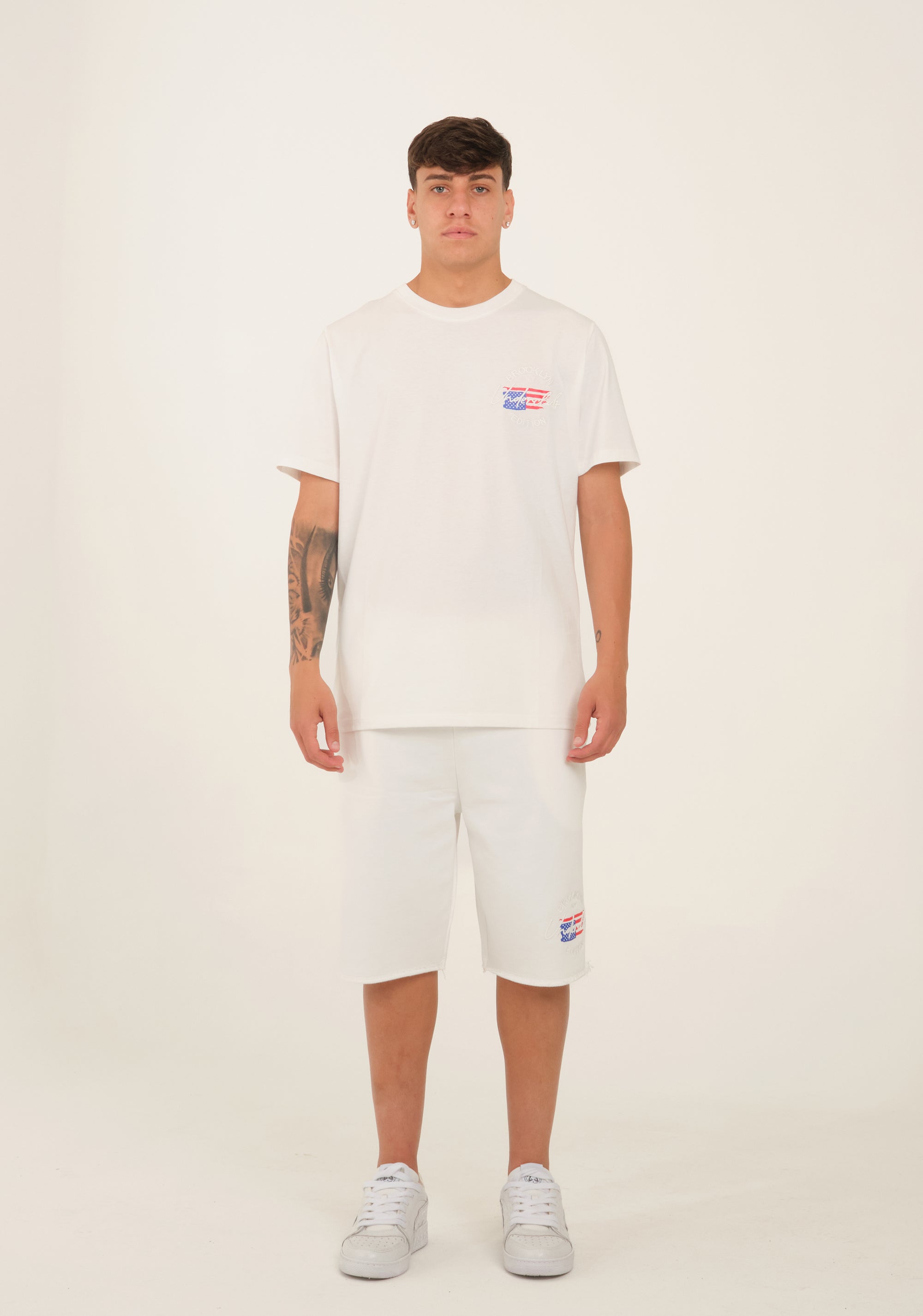 T-shirt con Bandiera USA Ricamata