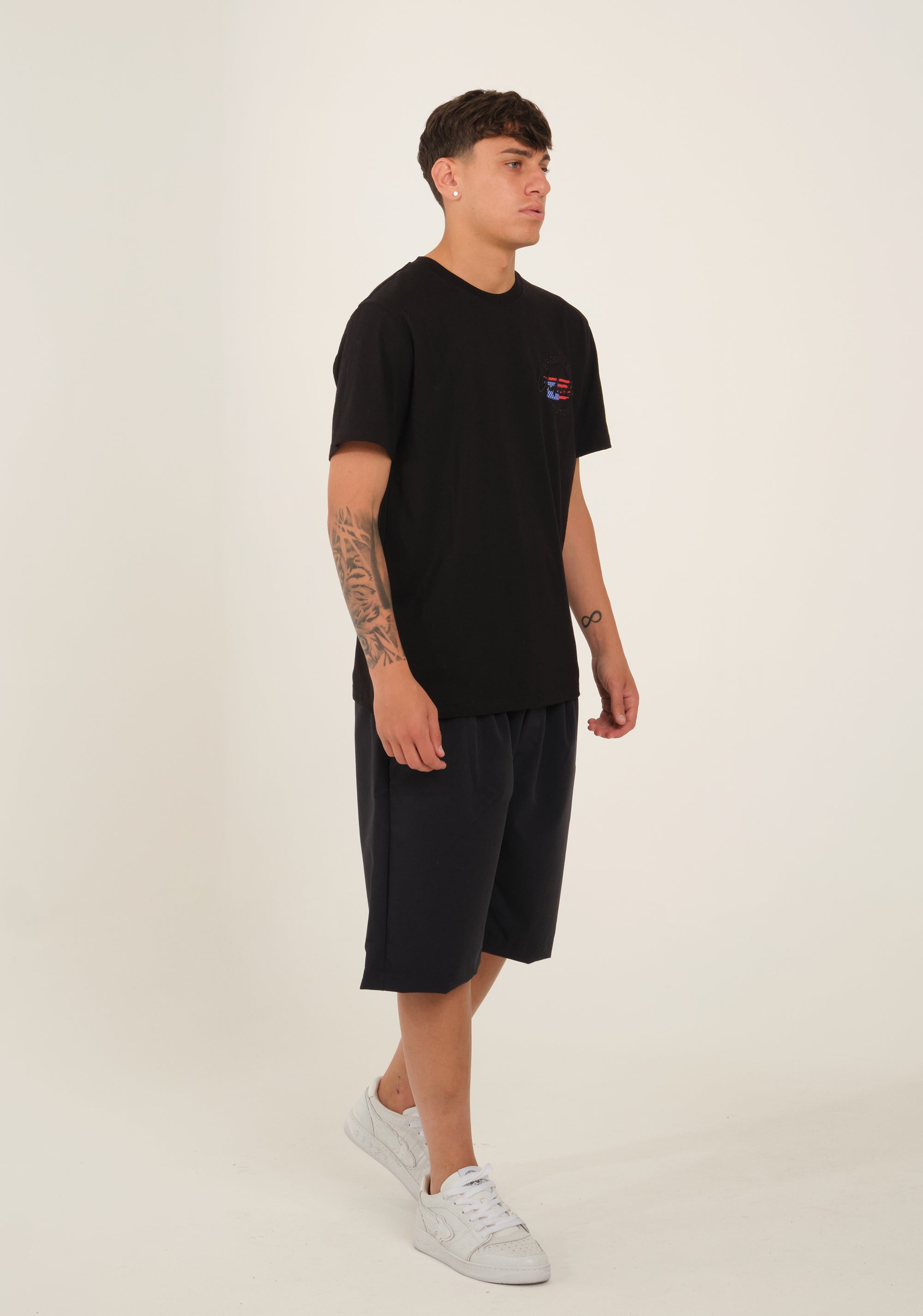 T-shirt con Bandiera USA Ricamata
