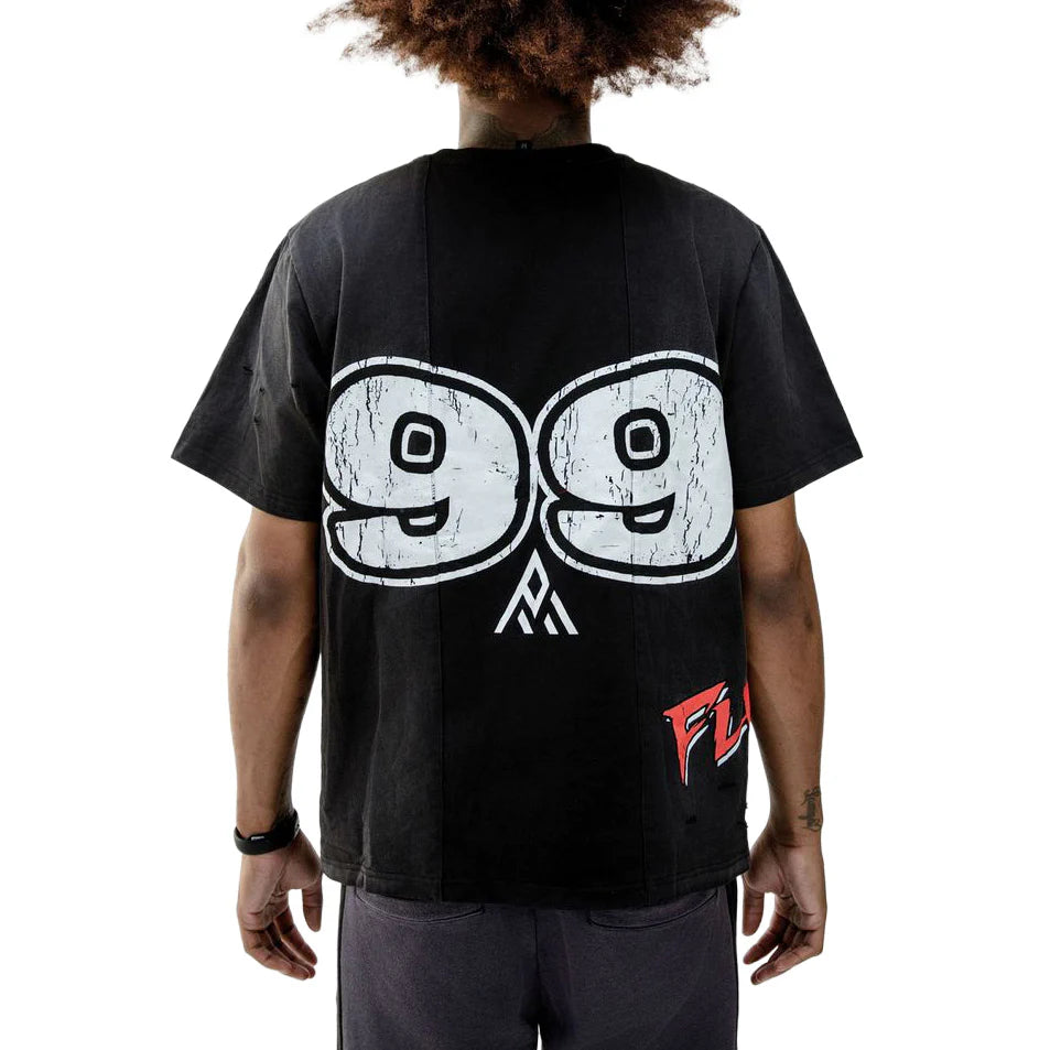 T-shirt con stampe e rotture