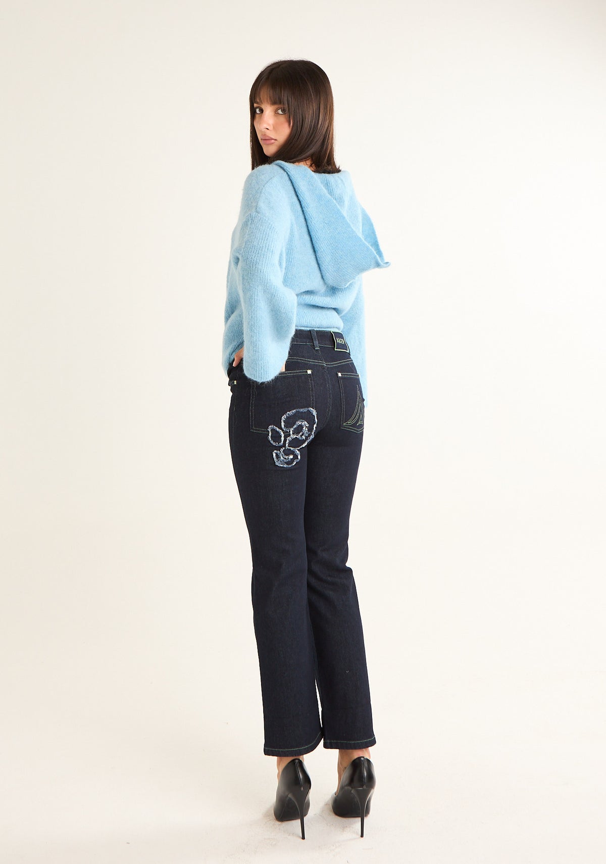 Jeans con ricami