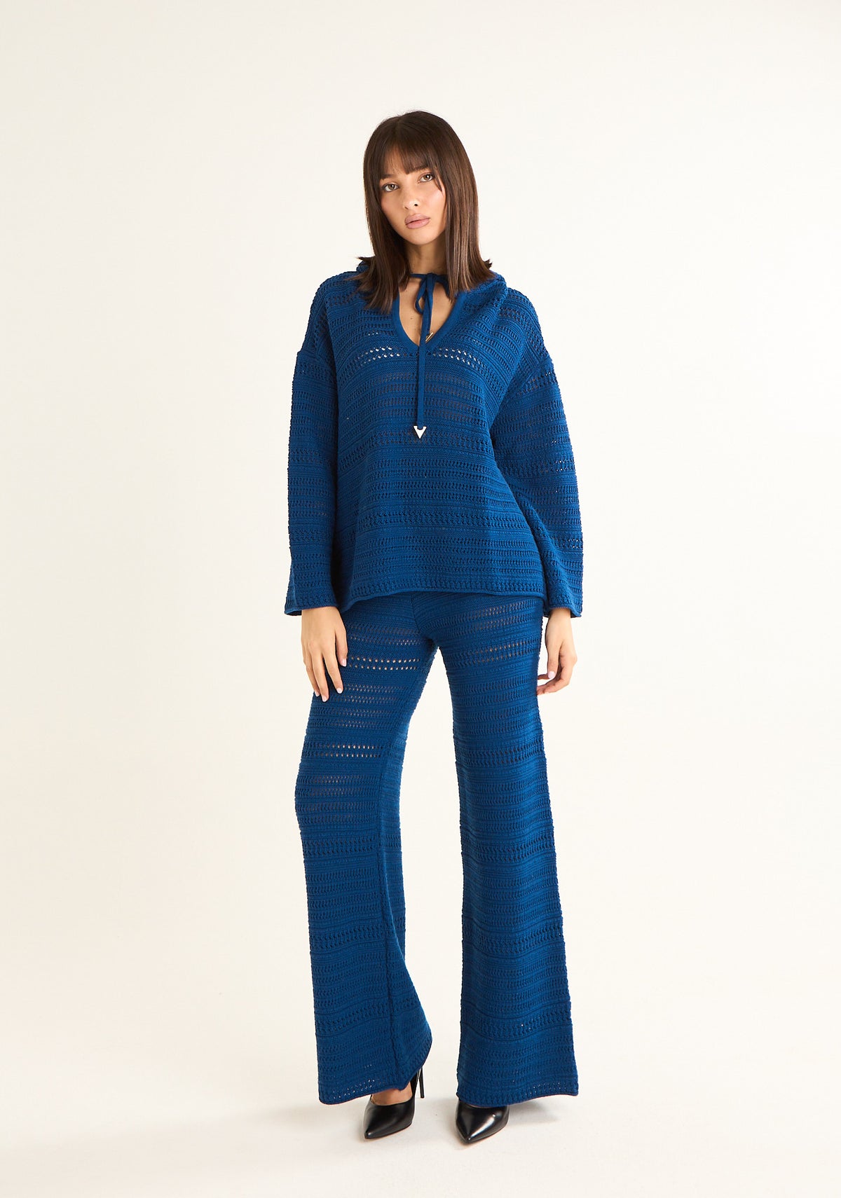 Pantalone palazzo in lavorazione a giorno