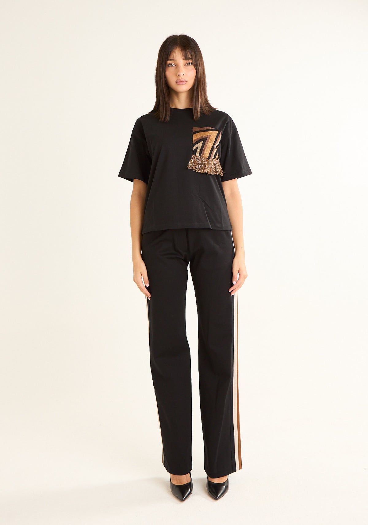 T-shirt con tasca decorativa