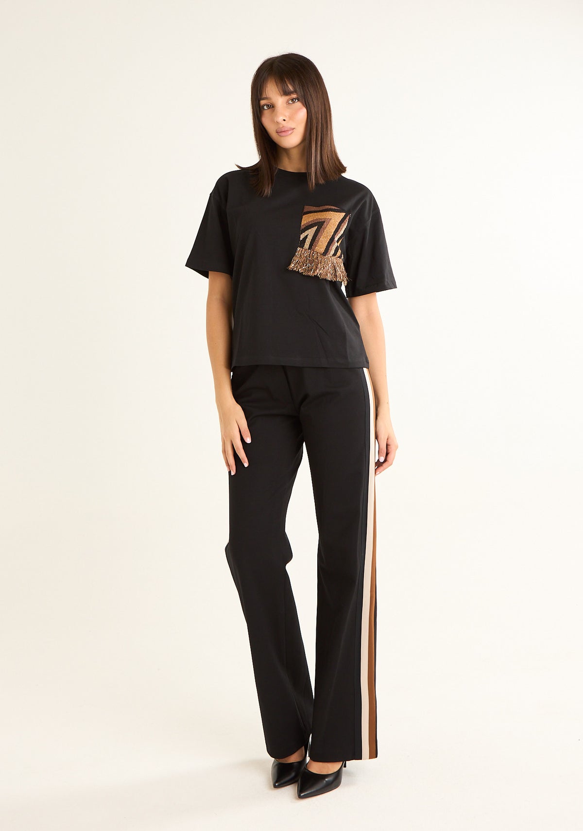 T-shirt con tasca decorativa