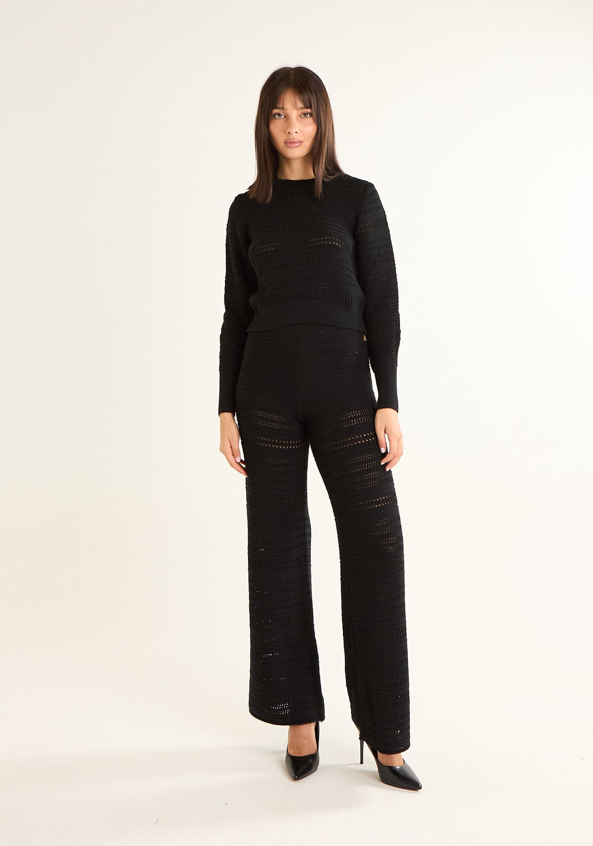 Pantalone palazzo in lavorazione a giorno