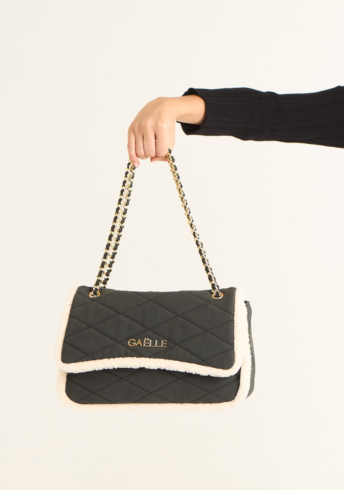 Borsa grande in ecomontone con tracolla a catena