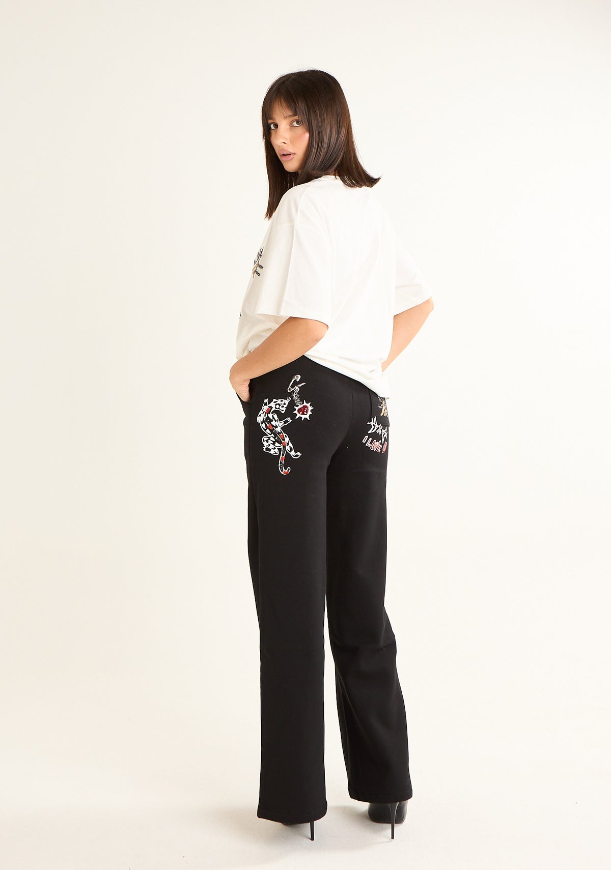 Pantalone in felpa con ricami