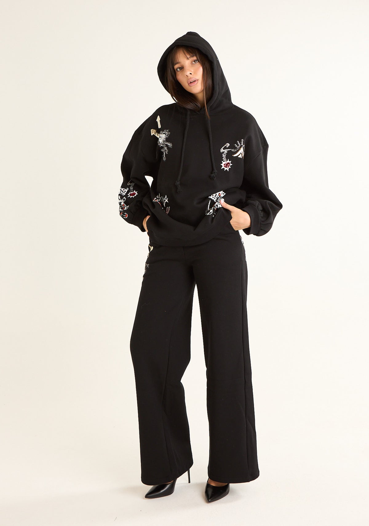 Pantalone in felpa con ricami