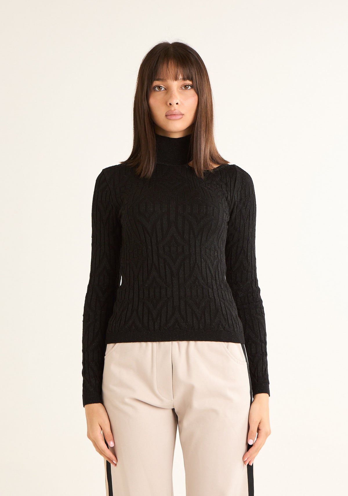 Maglia dolcevita con cut out su spalla