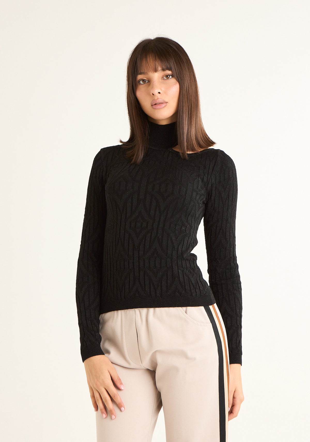 Maglia dolcevita con cut out su spalla