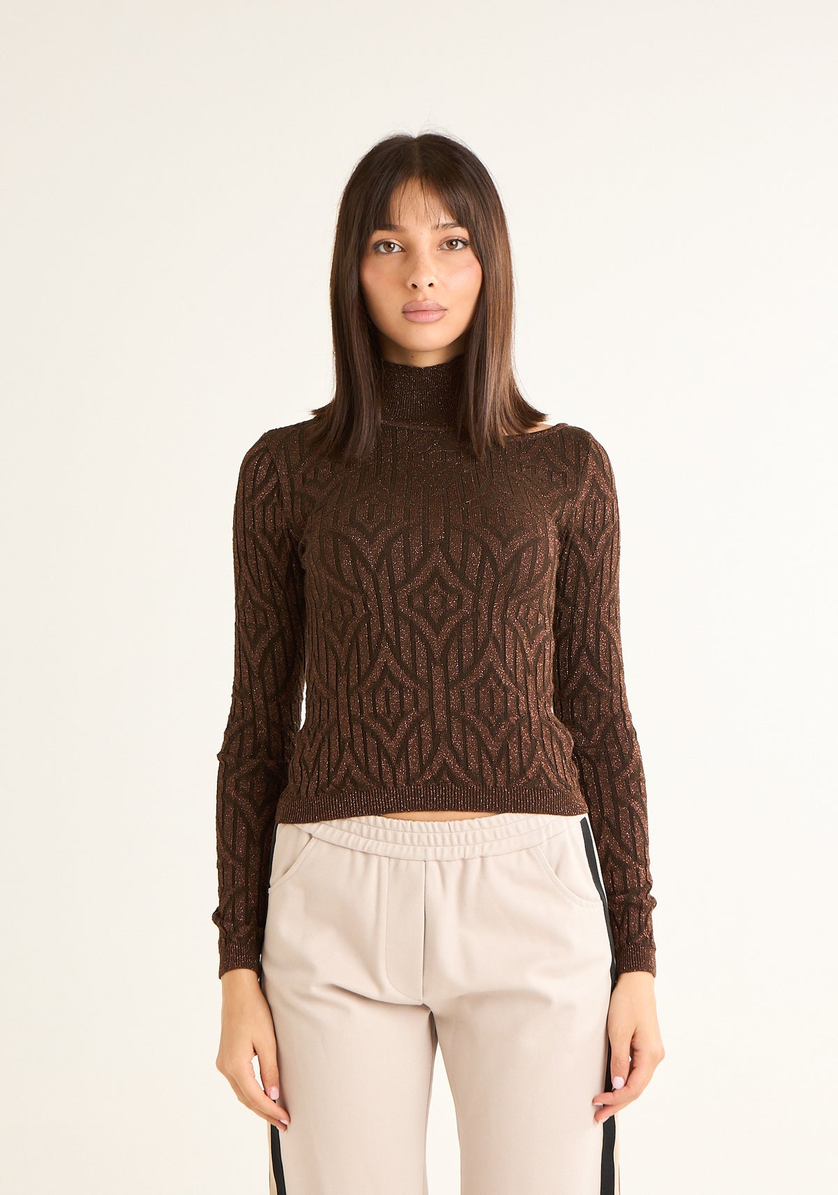 Maglia dolcevita con cut out su spalla