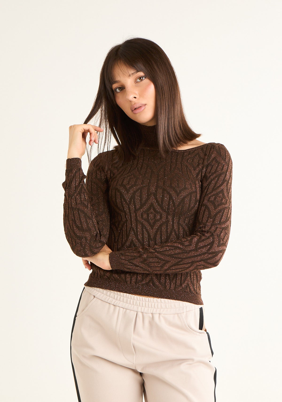 Maglia dolcevita con cut out su spalla