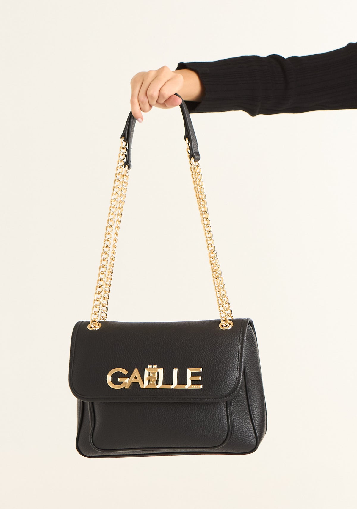 Borsa a tracolla con maxi logo su patta