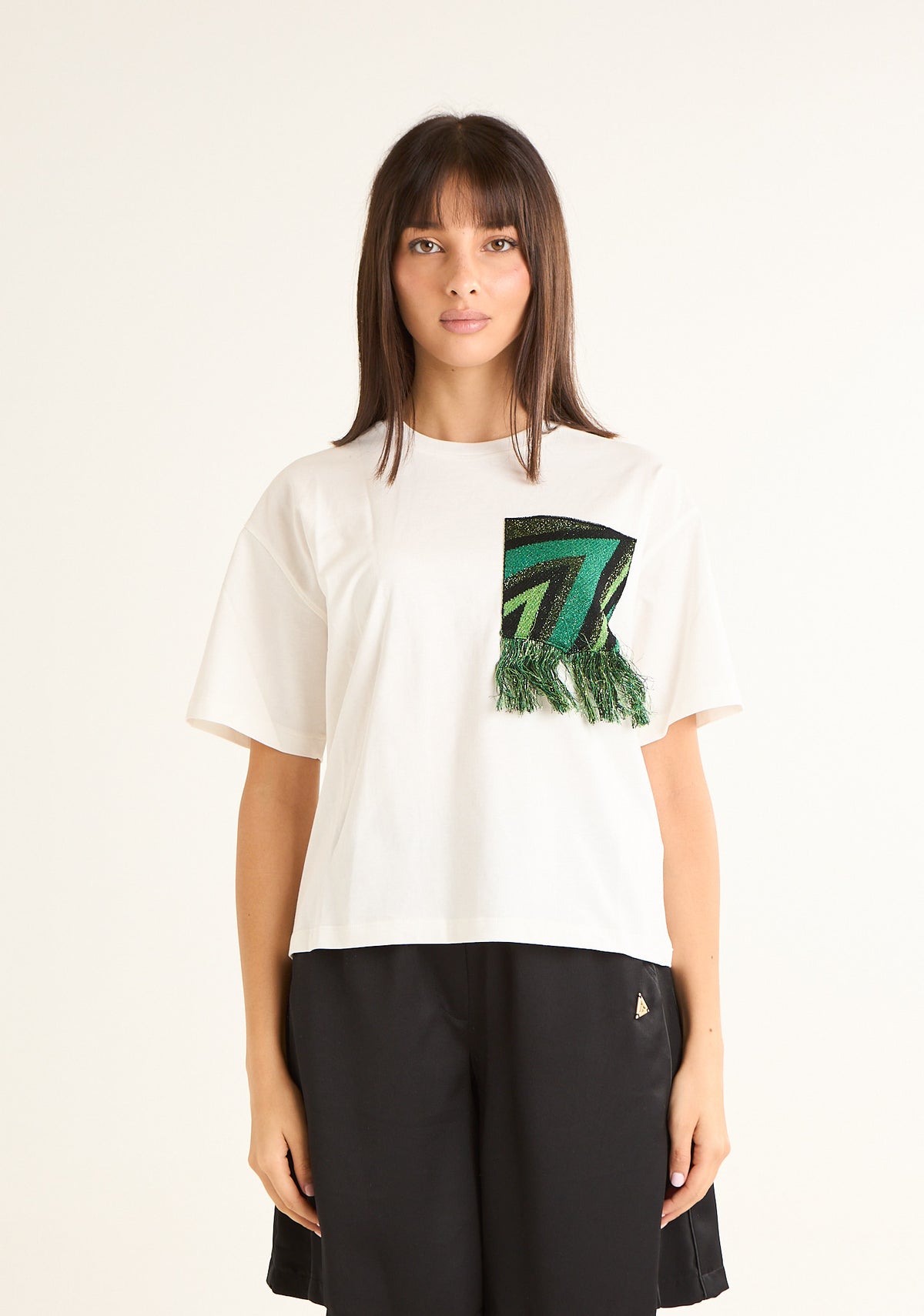 T-shirt con tasca decorativa