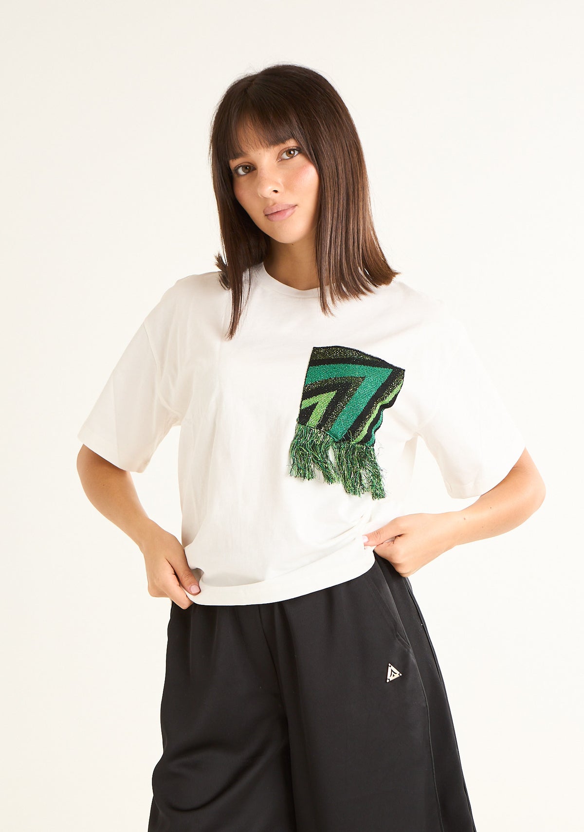 T-shirt con tasca decorativa