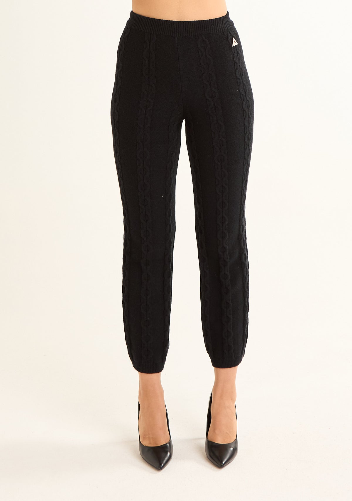 Pantalone in maglia con lavorazione a trecce
