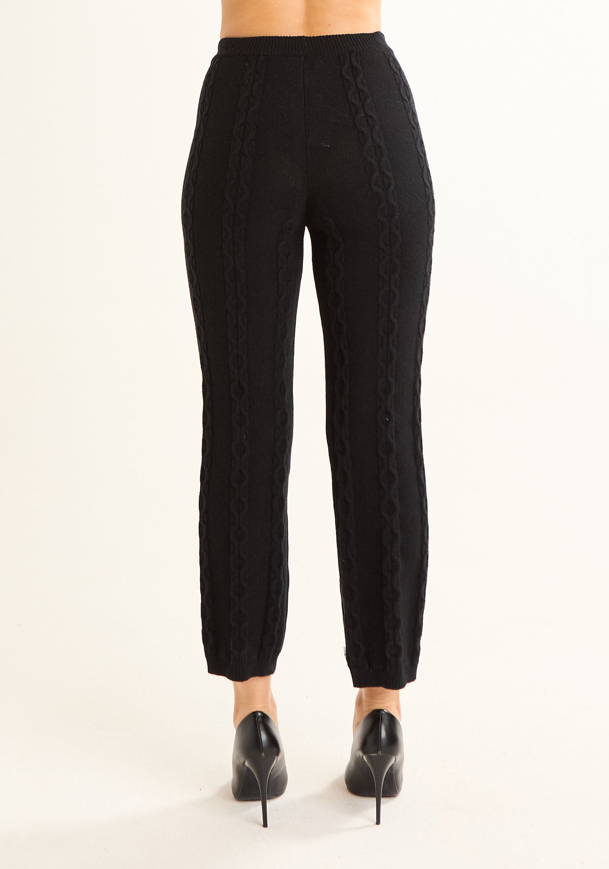 Pantalone in maglia con lavorazione a trecce
