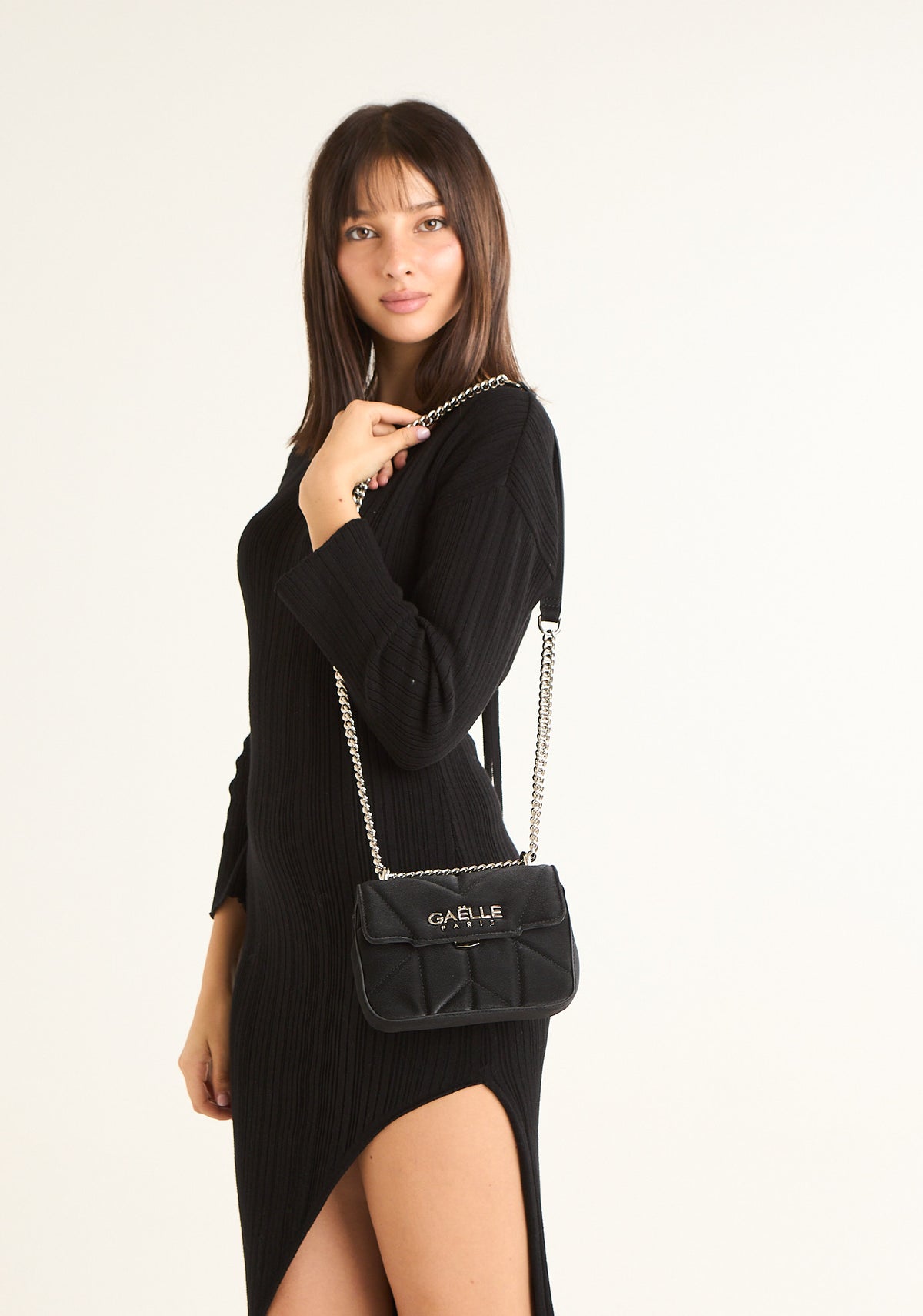 Borsa mini a tracolla con logo metallico