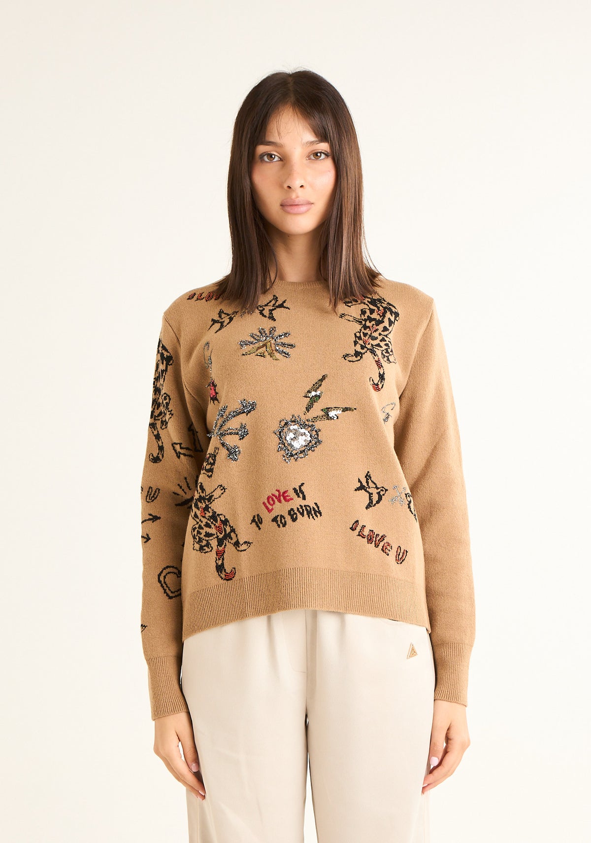 Maglia con ricami multicolor