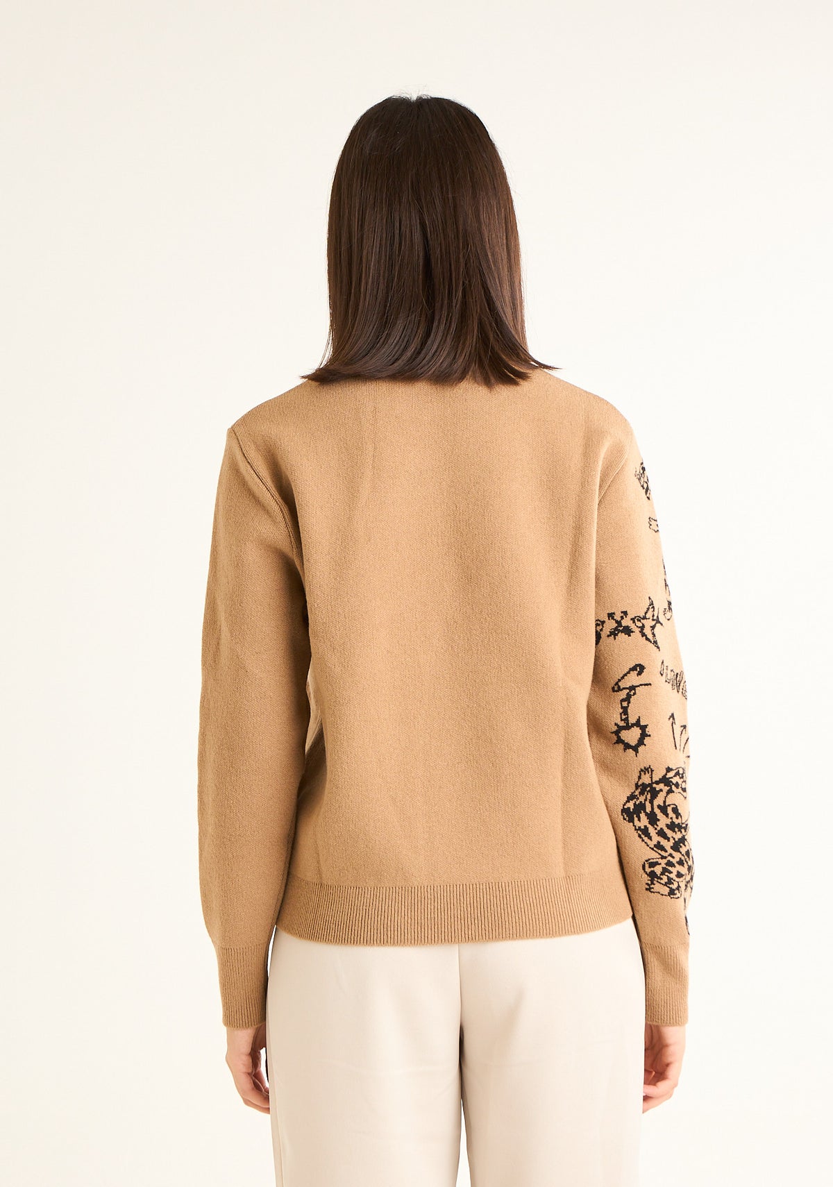 Maglia con ricami multicolor