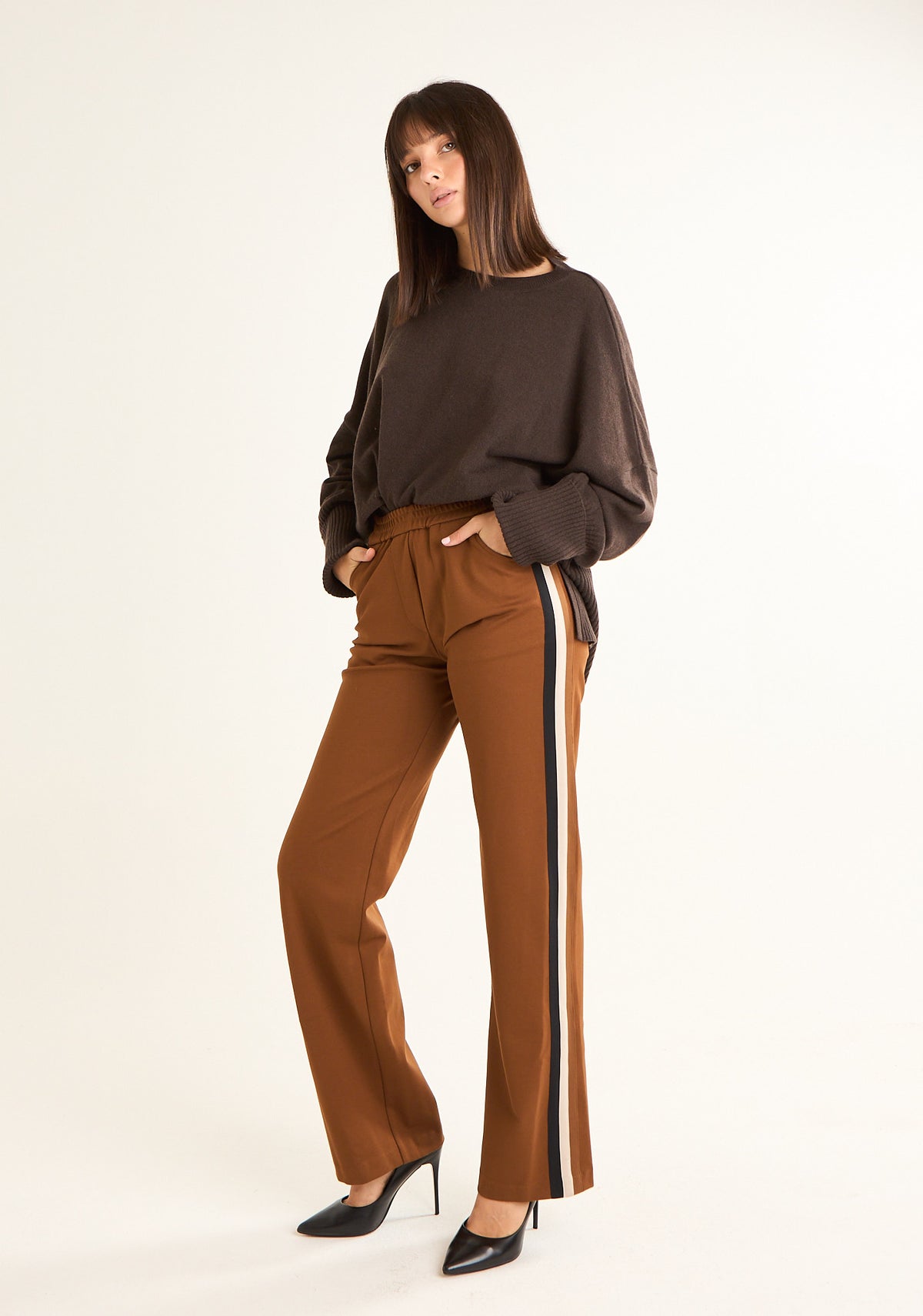 Pantalone con bande laterali