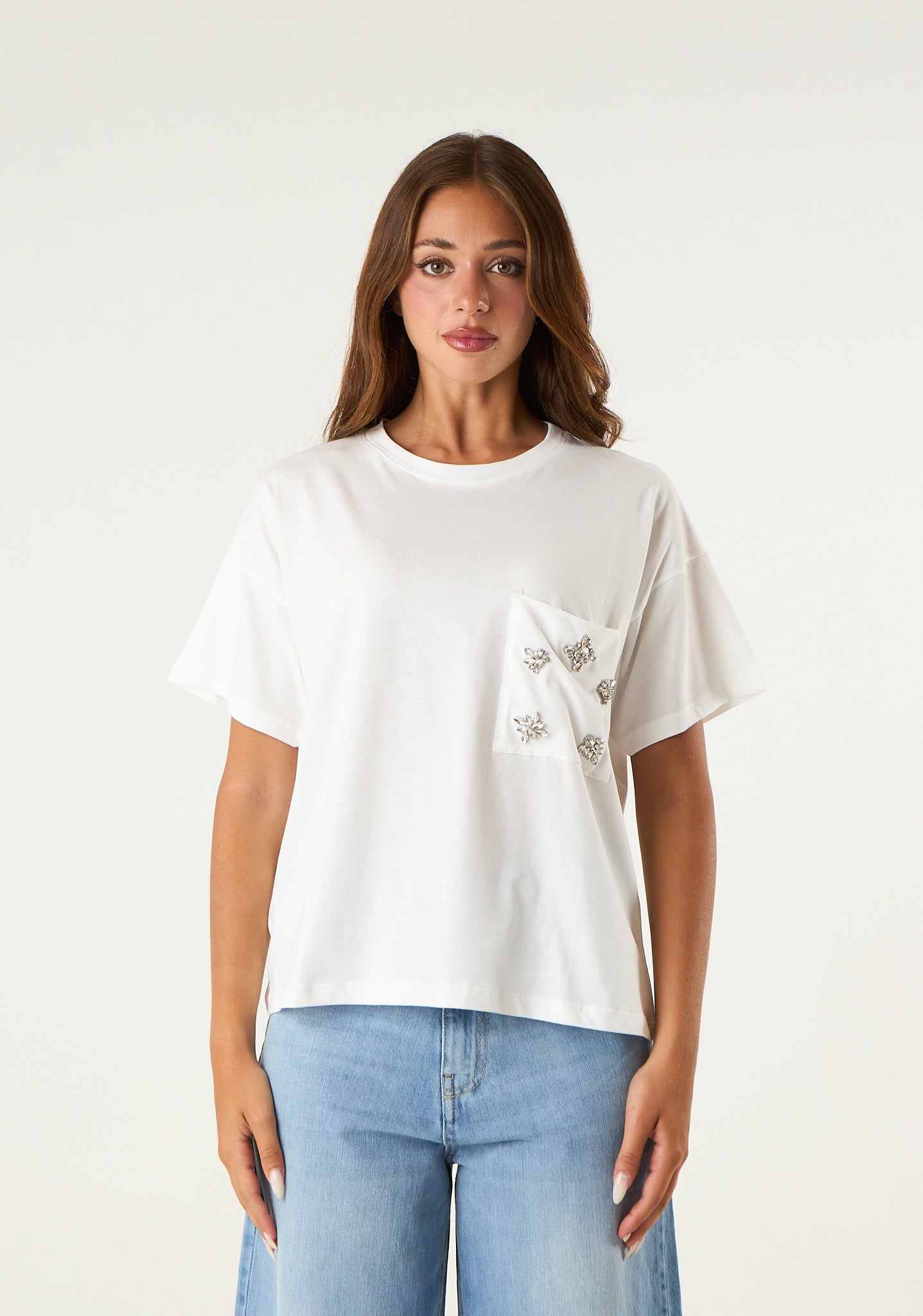T-shirt con applicazioni frontali