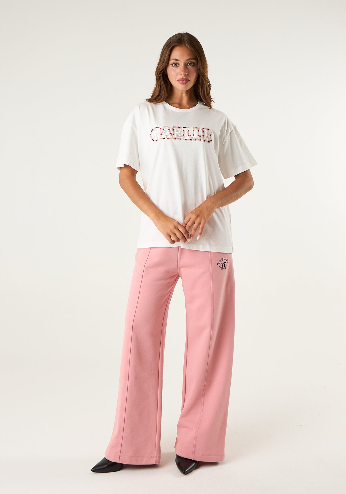 T-shirt con ricamo logato