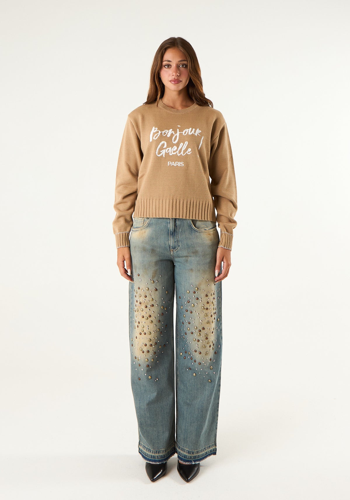 Pullover con frase ricamata