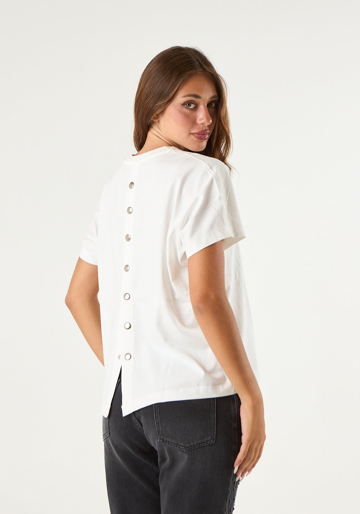 T-shirt con apertura posteriore