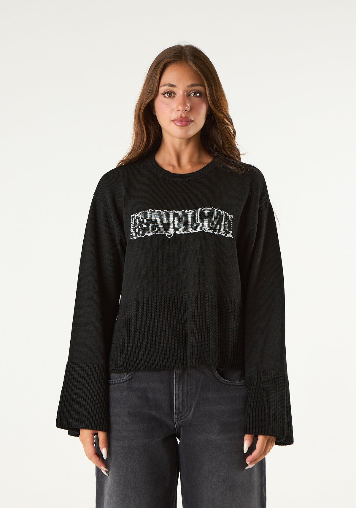 Pullover con maniche lunghe a campana