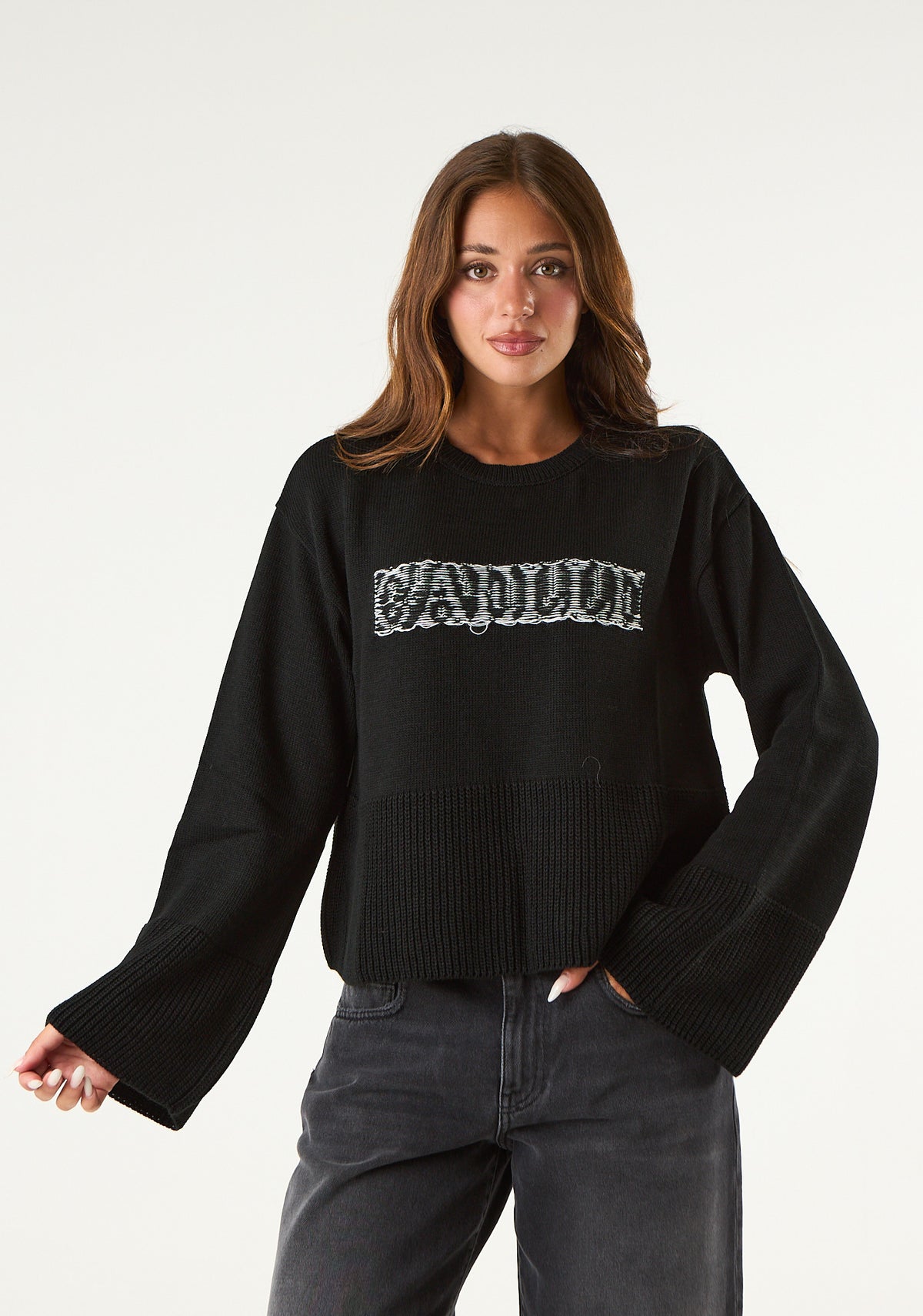 Pullover con maniche lunghe a campana