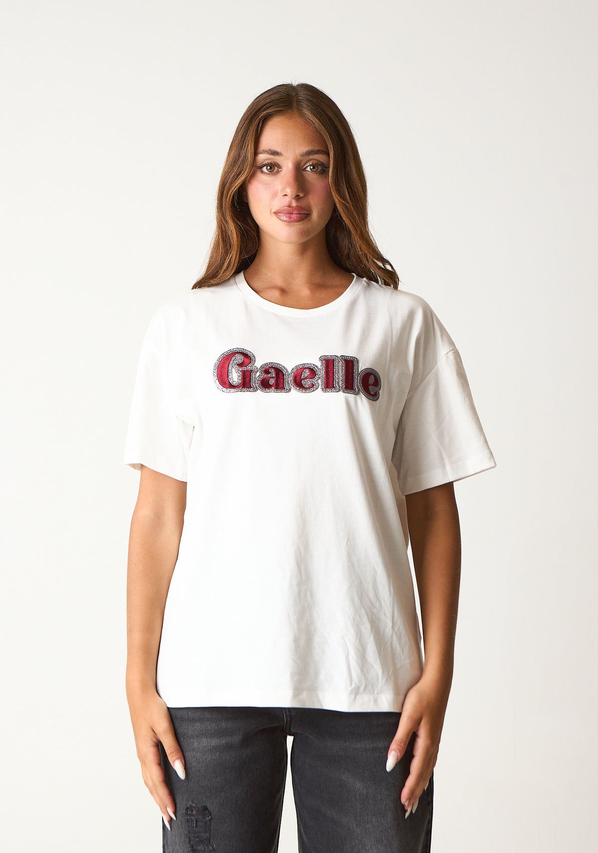 T-shirt con ricamo frontale