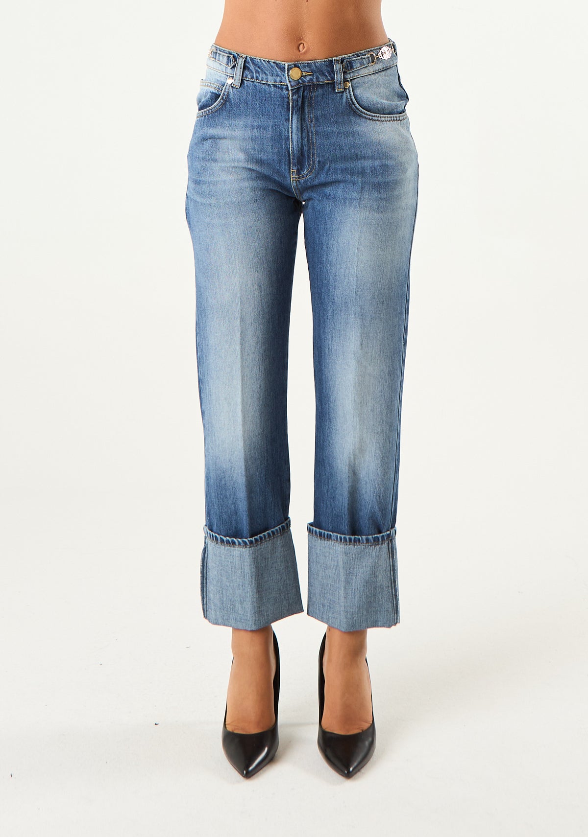 Jeans con maxi risvolto
