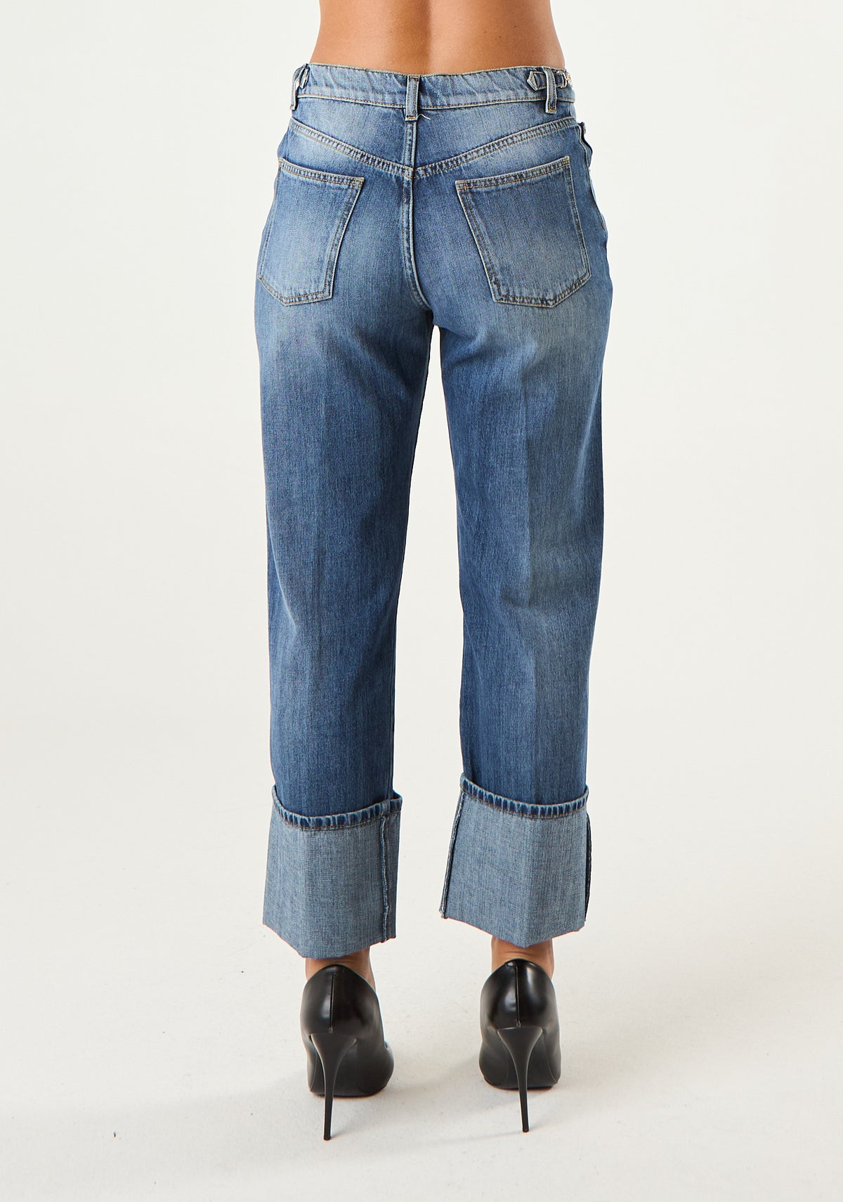 Jeans con maxi risvolto