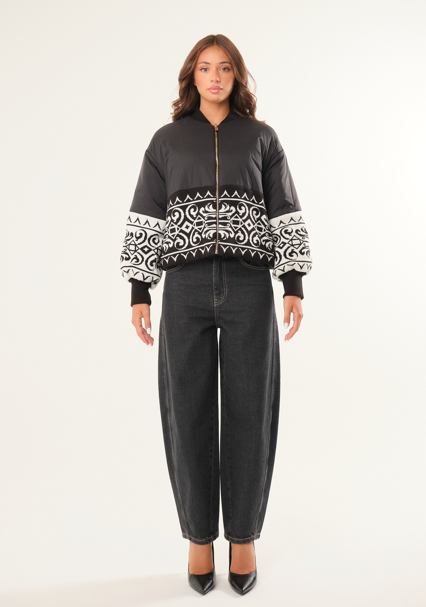 Piumino corto con inserti jacquard