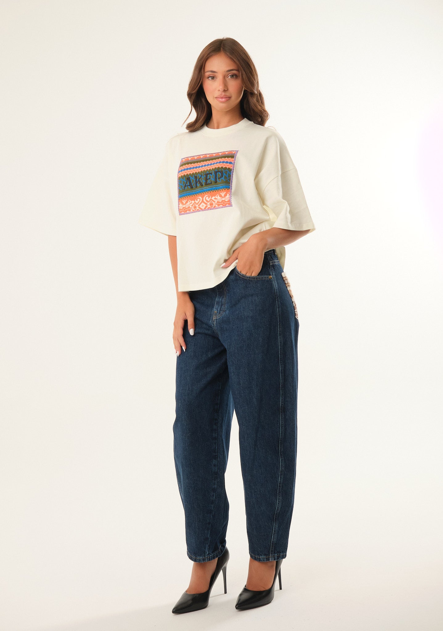 T-shirt con patch logato