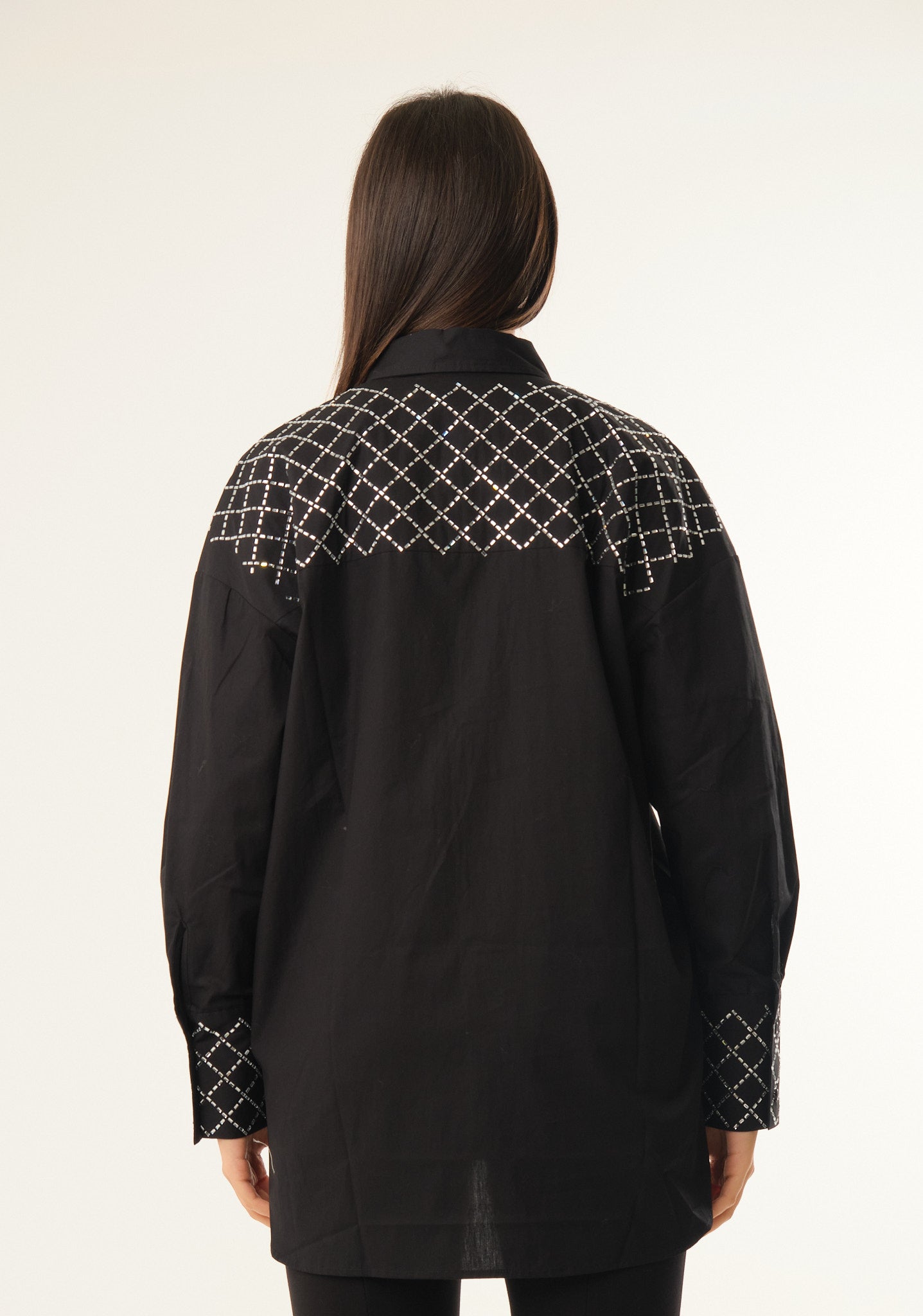 Camicia over con dettagli preziosi