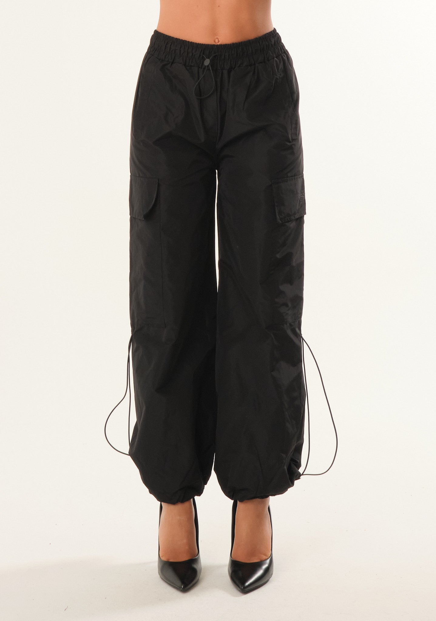 Pantalone cargo in nylon