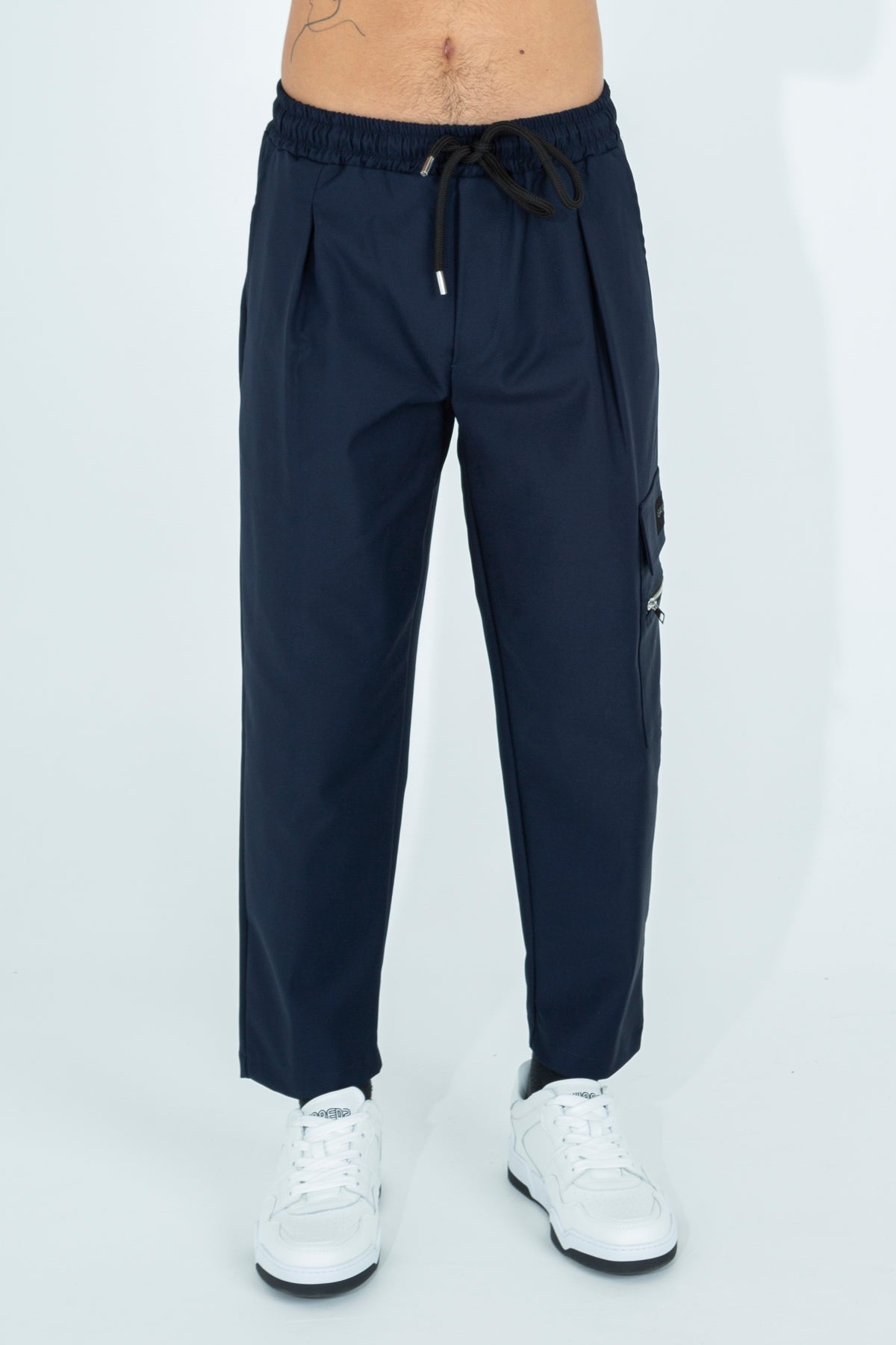 Cargo trousers in structured fabric
