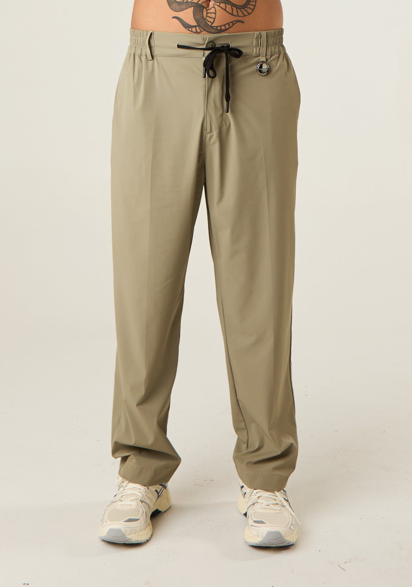 Pantalone comodo in tessuto scivolato