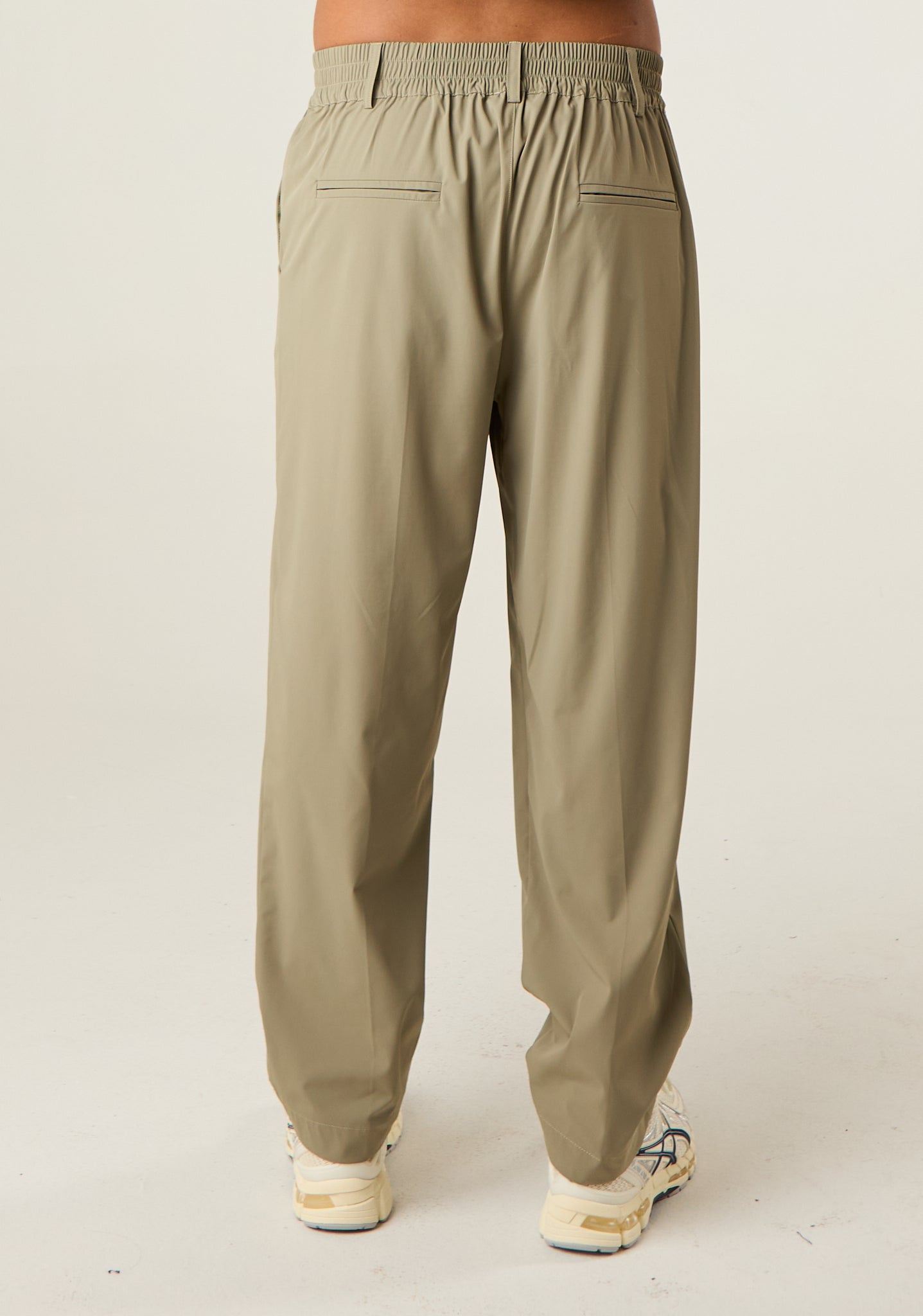 Pantalone comodo in tessuto scivolato