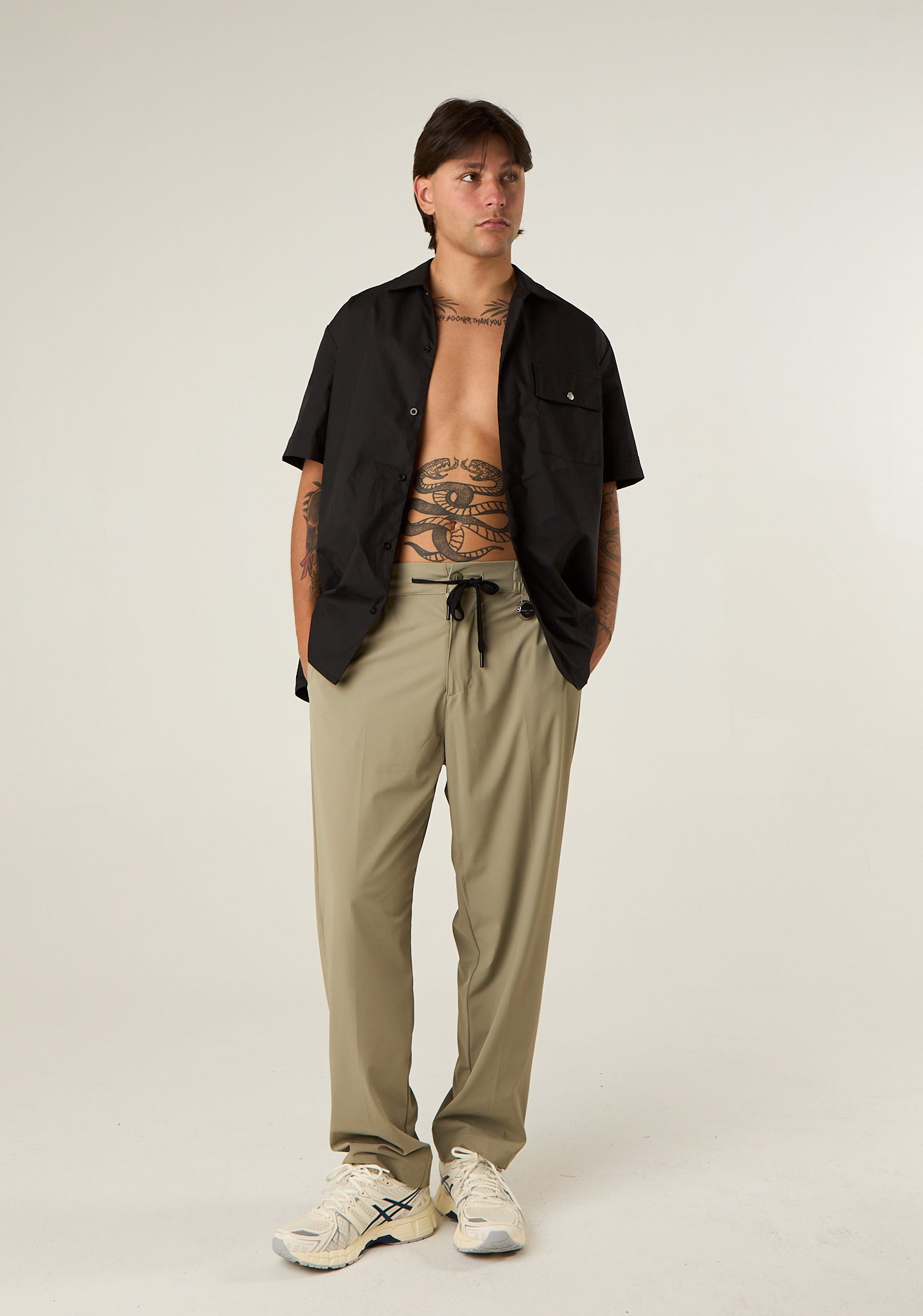 Pantalone comodo in tessuto scivolato