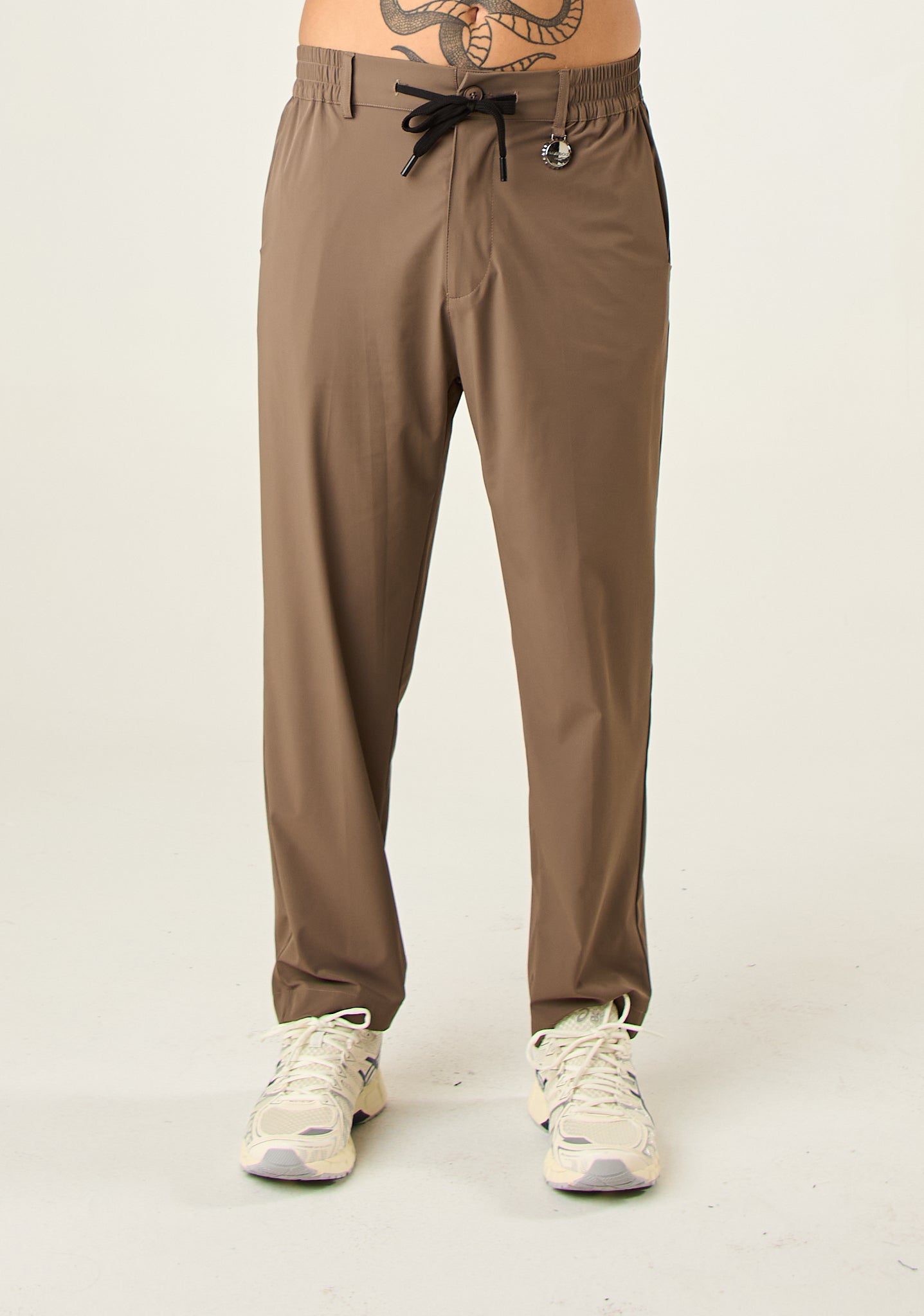 Pantalone comodo in tessuto scivolato