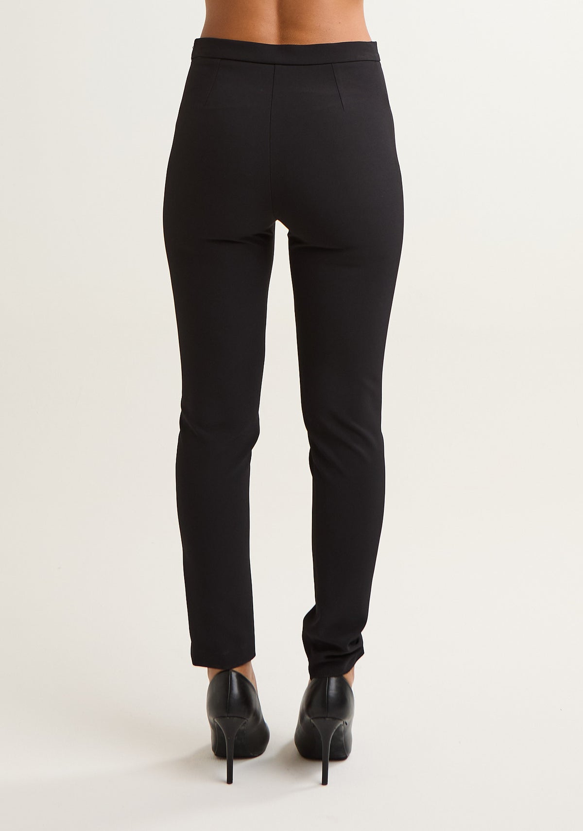 Pantalone slim con patte decorative