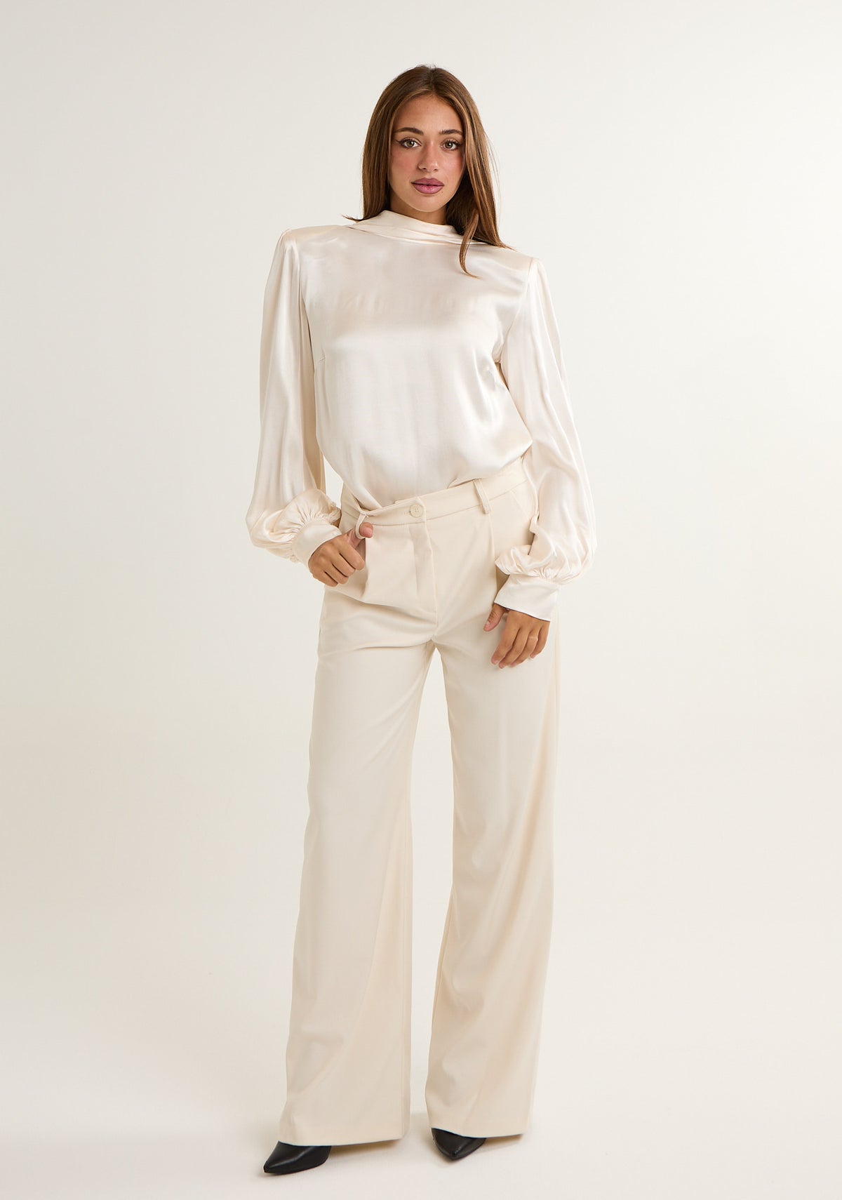 Pantalone tinta unita con pences