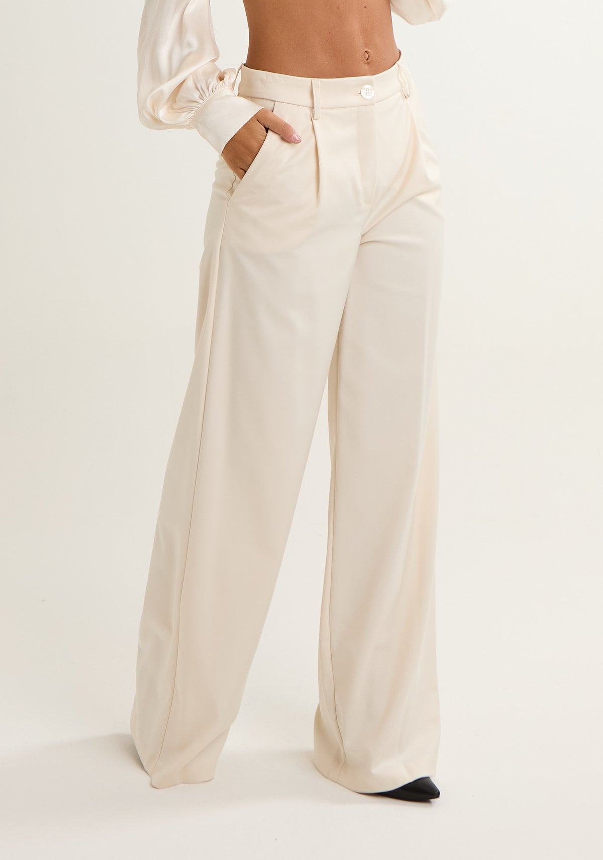 Pantalone tinta unita con pences