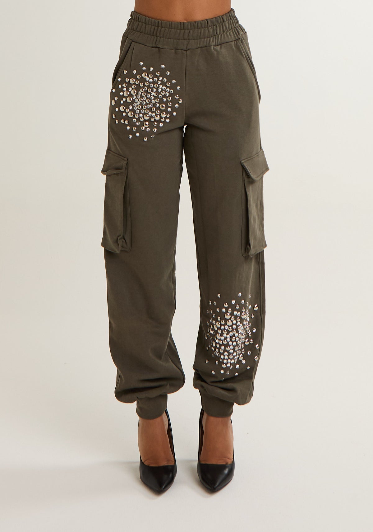 Pantalone cargo in tuta con applicazioni a pioggia