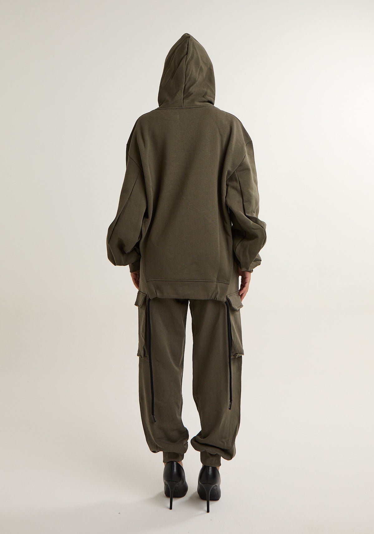Felpa con cut out laterali