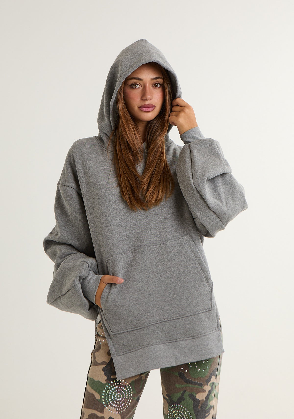 Felpa con cut out laterali