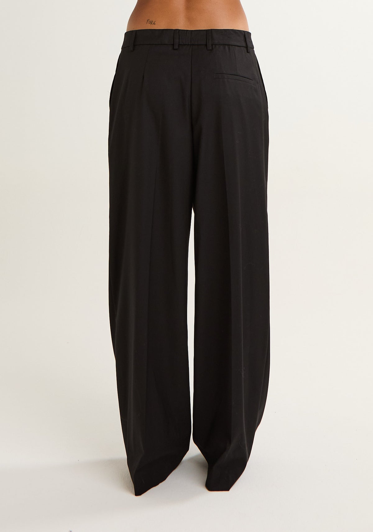 Pantalone largo a taglio sartoriale